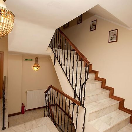 Pension Dinu Residence ทิมิชัวรา ภายนอก รูปภาพ