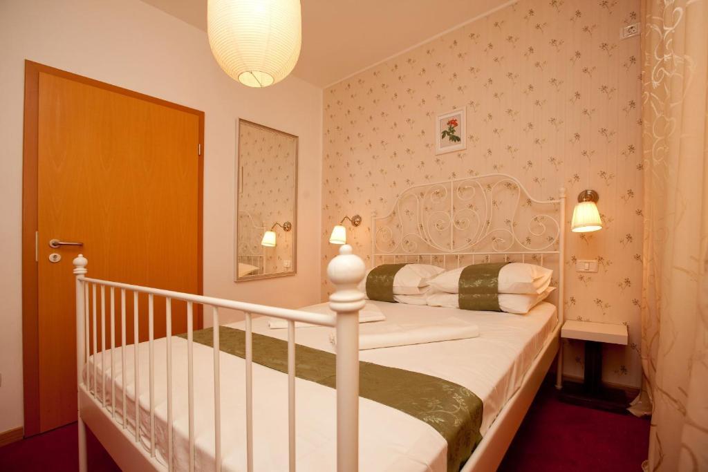 Pension Dinu Residence ทิมิชัวรา ห้อง รูปภาพ