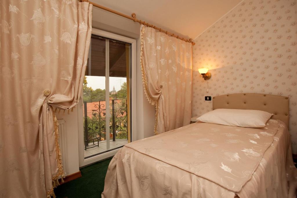 Pension Dinu Residence ทิมิชัวรา ห้อง รูปภาพ